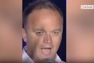 Pogledajte kako je ministar Šipić molio Maranathu na Thompsonovom koncertu 2015.