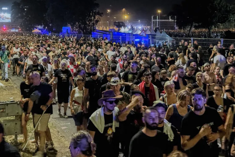 Rijeke ljudi odlaze s koncerta Thompsona i u deliriju pjevaju stihove