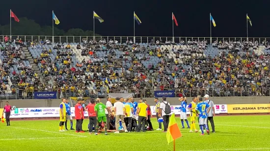 Nogometni svijet zavijen u crno novom tragedijom: Igrač preminuo tijekom utakmice legendi