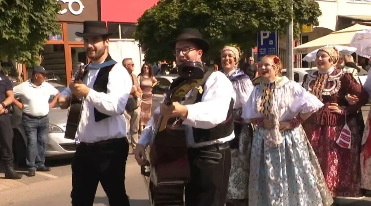 Đakovački vezovi raspametili Slavoniju: Kad bećari zapjevaju, a snaše zaplešu sve gori od ponosa