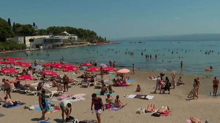U Dalmaciji pakleno prži, ona na svoje osvježenje tek čeka: Pitali smo Splićane mogu li se uopće rashladit u moru?