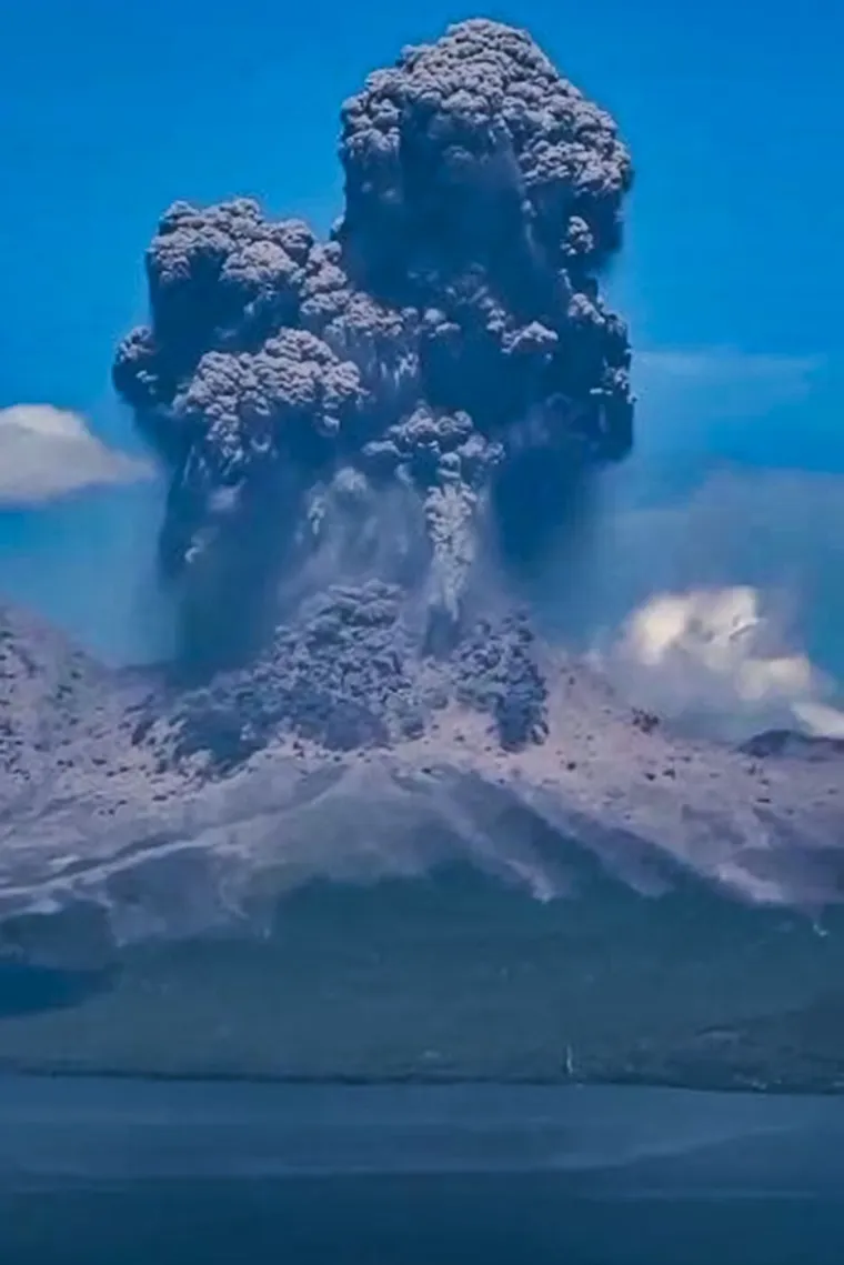 Krenula jedna od najvećih vulkanskih erupcija u zadnjih 15 godina: Pepeo šikljao 18 km u zrak