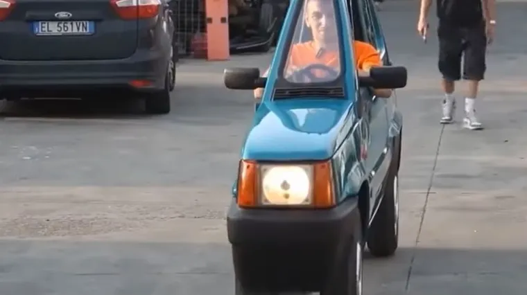 Ne, ovo nije iluzija: Od otpada je stvoren najuži auto na svijetu, ljudi ne vjeruju očima