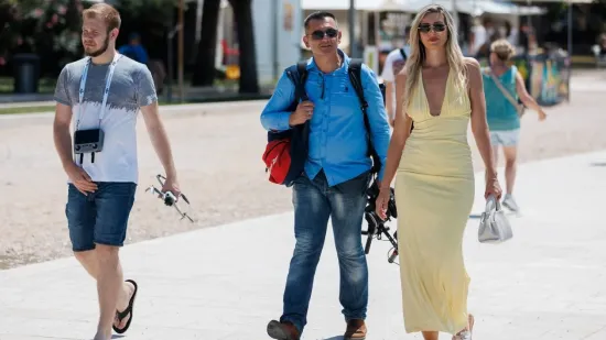 Zadarska špica u deliriju: Zgodna dama u žutoj haljini ostavila prolaznike bez daha