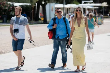 Zadarska špica u deliriju: Zgodna dama u žutoj haljini ostavila prolaznike bez daha