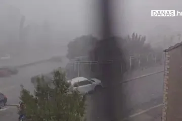 Prizori kaosa u Splitu: Grad pliva zbog strašnog nevremena, pada i tuča