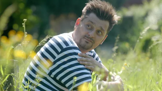 [KVIZ] Možeš li prepoznati pjesme Dine Dvornika po jednom stihu?