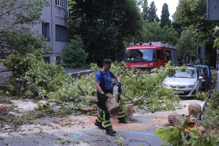 Oglasila se Civilna zaštita, evo koliko je dojava zaprimljeno. Stradao Poljud, zna se što će biti s Ultrom