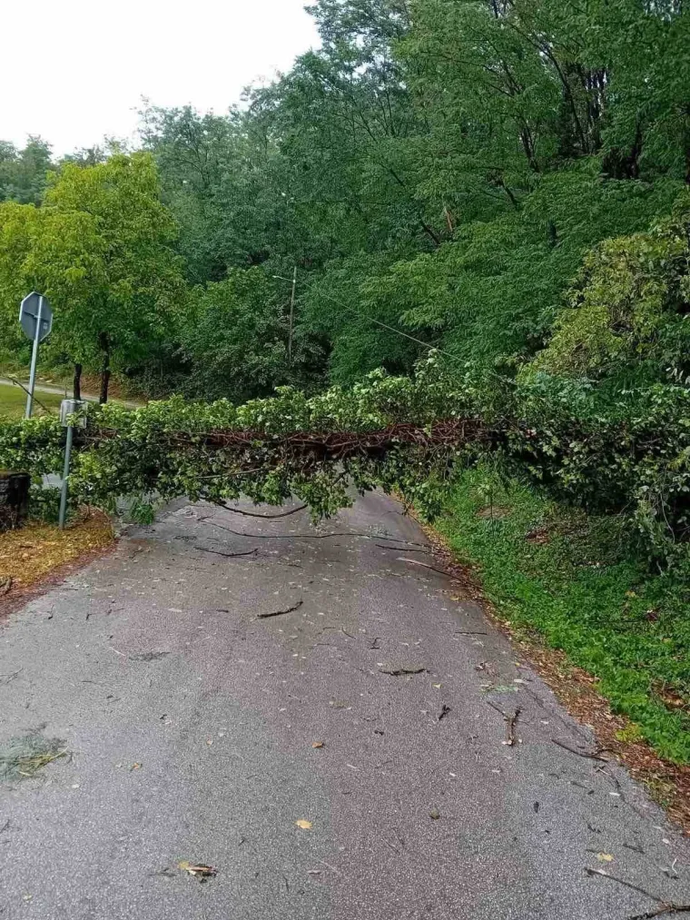 Žestoko nevrijeme pogodilo hrvatsku regiju, padala tuča: 'Najprije se nebo zatamnilo...'