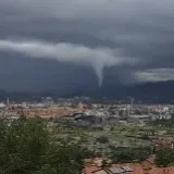 Tornado u susjedstvu? Pojavile su se jezive snimke, spustio se iz olujnog oblaka