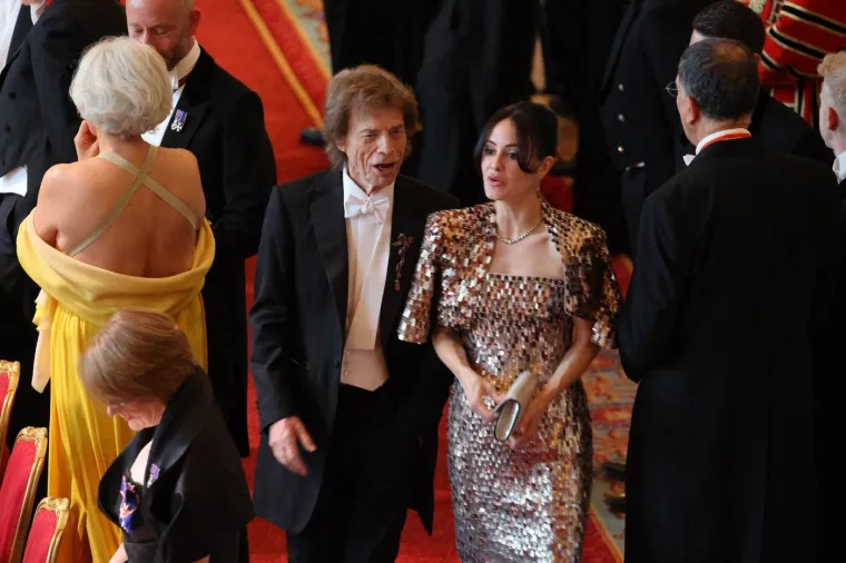 Supruga mu opalila šamar, a Macron nastavlja po svome! Pogledajte kako namiguje Kate