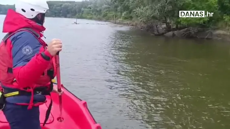 I dalje traje potraga za dječakom nestalim u Dravi kod Belišća