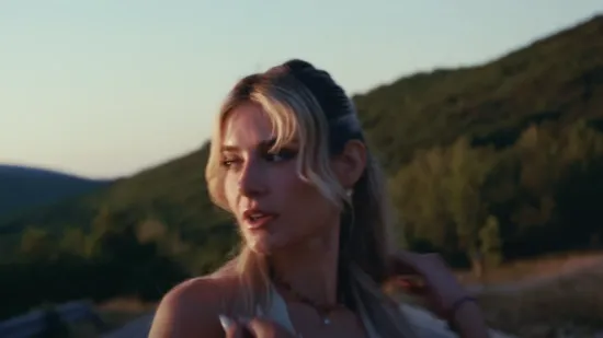 Lijepa Vanessa Kralj prepustila se morskim užicima na snimanju spota za pjesmu Apolon