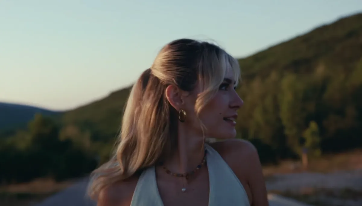 Lijepa Vanessa Kralj prepustila se morskim užicima na snimanju spota za pjesmu Apolon