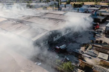 Požar progutao tvornicu kod Mostara: Vatrogasci se satima borili s vatrenom stihijom