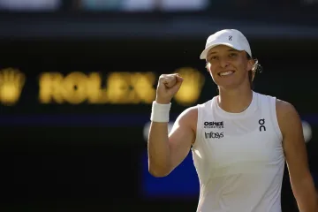 Iga Światek ekspresno pomela Belindu Bencic za finale Wimbledona