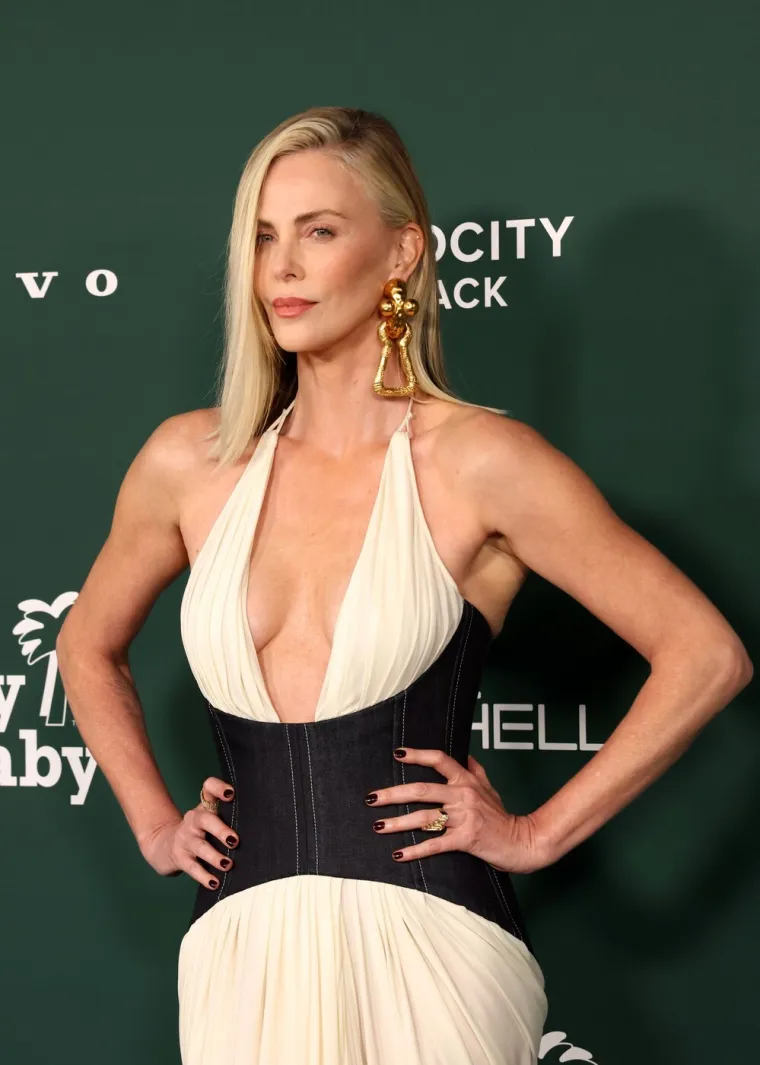 Meri Goldašić ili Charlize Theron? Kome bolje stoji IT haljina čija je cijena 'paprena'