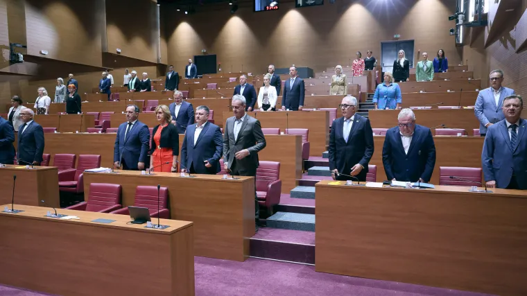 Minuta šutnje u Hrvatskom saboru: Odali počast žrtvama genocida u Srebrenici