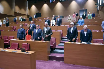 Minuta šutnje u Hrvatskom saboru: Odali počast žrtvama genocida u Srebrenici