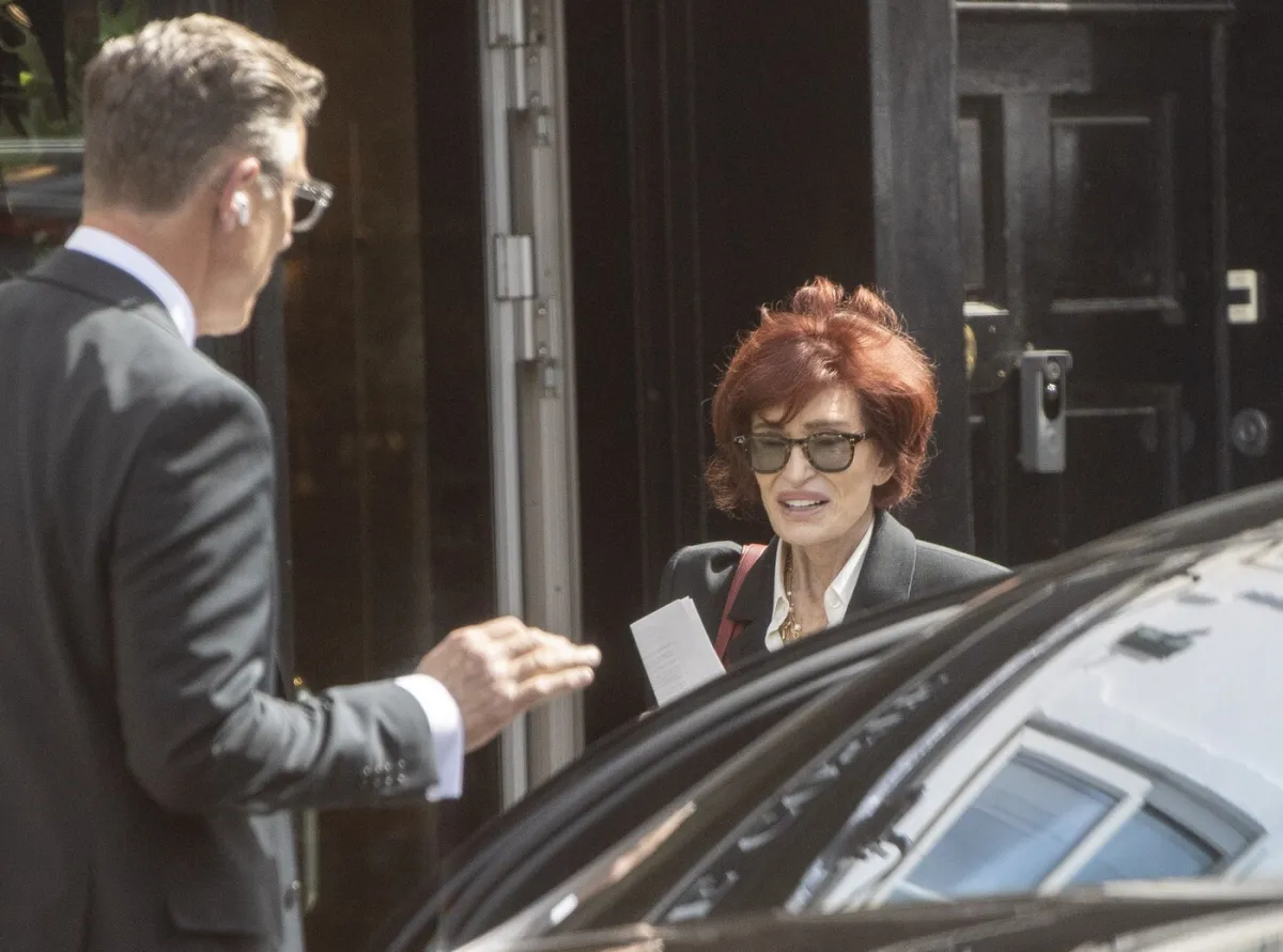 Što joj se događa? Poznata glumica svojim izgledom opet šokirala prolaznike