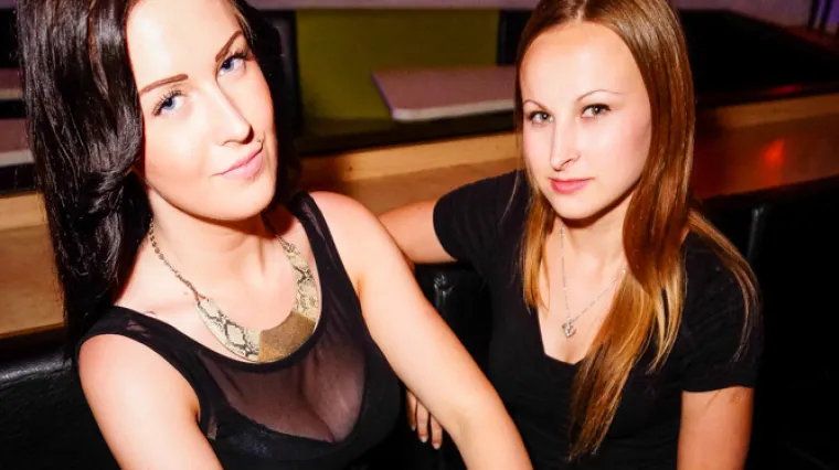 Nikakve šarene boje i teški kič: Djevojke u crnim haljinicama bile su melem za oči u gomili