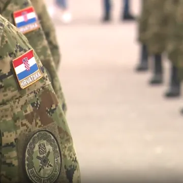 Vojni rok podržava 61 posto mladih. Polemiku izazivaju diskriminacija i priziv savjesti