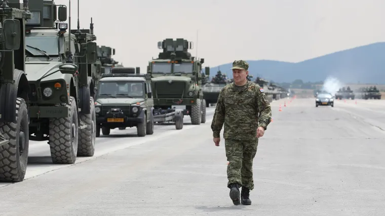 Detalji bizarnog incidenta u Udbini: Trojac divljao autom, vojnici nazvali 192, a onda je krenula nevjerojatna potjera
