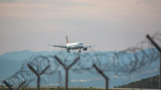 Avion poletio iz Dubrovnika pa mu se zapalio motor, morao hitno sletjeti