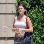 Suri Cruise s ocem nije u kontaktu više od desetljeća: Krenula stopama svojih roditelja