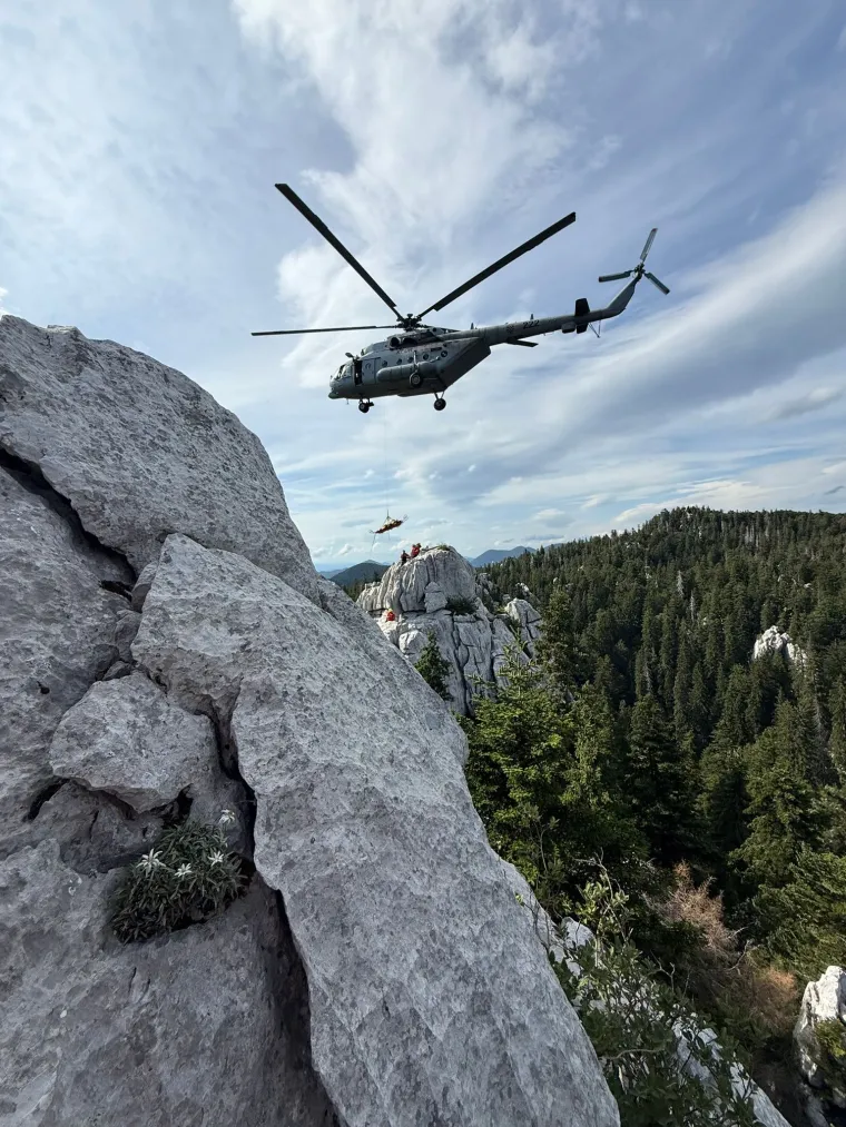 HGSS spasio ženu koja je zadobila teške ozljede na stijenama: 'Da nije bilo helikoptera...'
