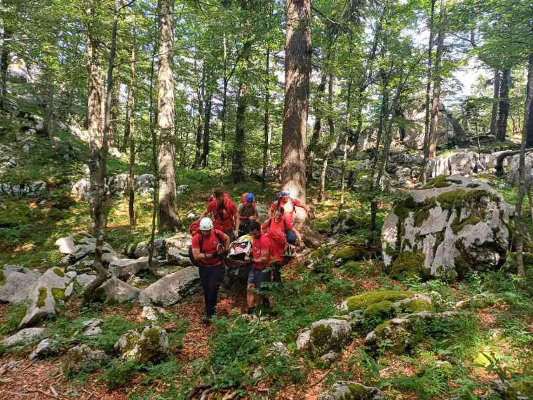 HGSS spasio ženu koja je zadobila teške ozljede na stijenama: 'Da nije bilo helikoptera...'