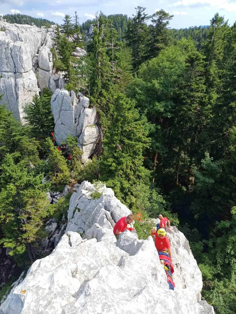 HGSS spasio ženu koja je zadobila teške ozljede na stijenama: 'Da nije bilo helikoptera...'