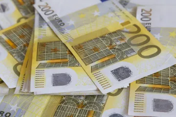 Muškarac bacio 71.000 eura kroz prozor! Mislio je da će tako spasiti svoju kćer
