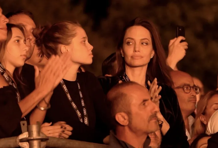 Angelina Jolie prolazi kroz teško razdoblje: Slomljena zbog odlaska kćeri Shiloh iz obiteljskog doma