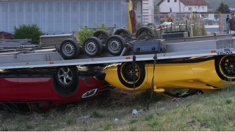 Ferrari i Mercedes završili na krovu: Čovjek se hvatao za glavu...