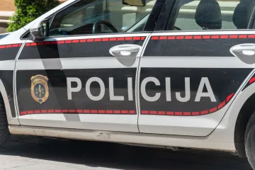U većinski hrvatskom mjestu pucali iz auta na kojem je zastava s arapskim slovima: Mještani uznemireni