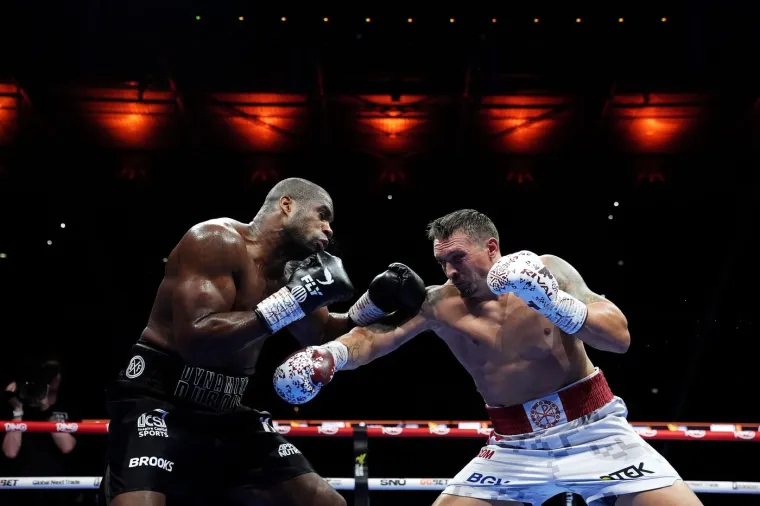 Usyk pobijedio Duboisa nokautom u petoj rundi i postao apsolutni prvak teške kategorije