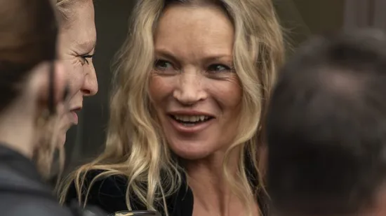 Vraća li se porocima? Fanovi zabrinuti za Kate Moss, žari i pali kao u mlađim danima