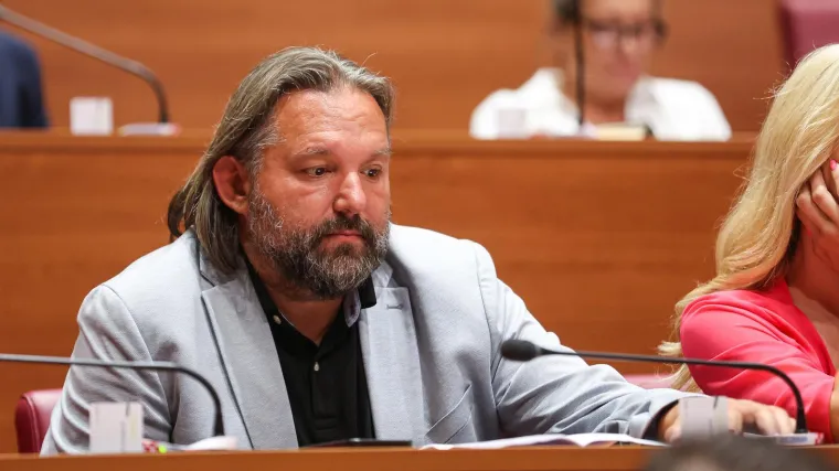 Pazite koliko je neopravdanih dana SDP-ovac skupio u Saboru: Sada će dobiti po džepu