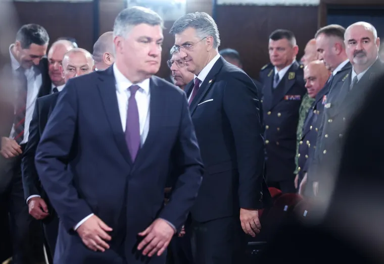 Bi li to ovako izgledalo da su Milanović i Plenković uhvaćeni na Coldplayu? Uradak je hit na TikToku