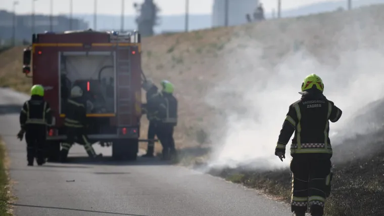 Gori odlagalište otpada kraj Nove Gradiške, aktivirane sve hitne službe