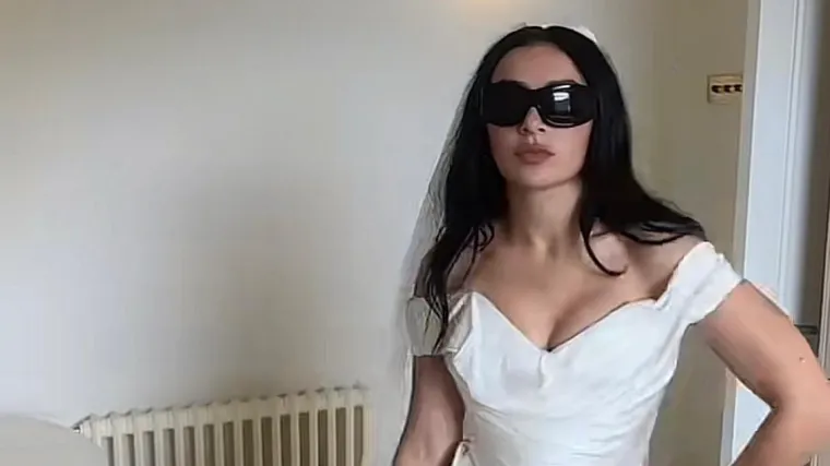 Charli XCX udala se u Londonu - imala je ležernu ceremoniju i neuobičajenu vjenčanicu