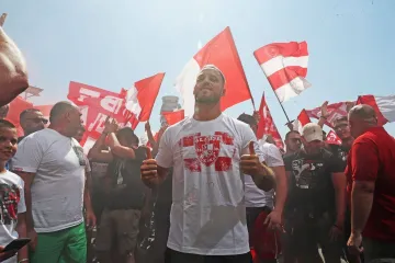 Najplaćeniji igrač u povijesti Zvezde! Stigao je u posebnoj majici, a dočekale ga Delije