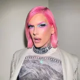 Smatra da su trans ljudi bolesni, a oblači se kao žena: Ovo je Jeffree Star