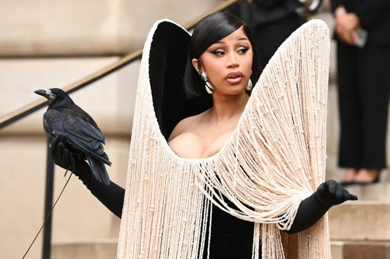 Žena tuži Cardi B i traži masnu odštetu: 'Pogodila me mikrofonom!'