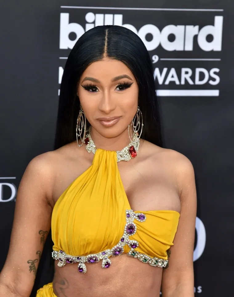Žena tuži Cardi B i traži masnu odštetu: 'Pogodila me mikrofonom!'