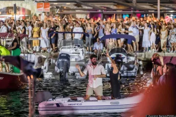 Vela Luka u suzama: Pogledajte prošlogodišnju atmosferu 'Traga u beskraju'