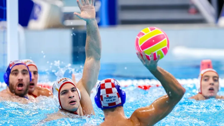 Hrvatska fenomenalnim drugim poluvremenom slomila Crnu Goru i došla do petog mjesta