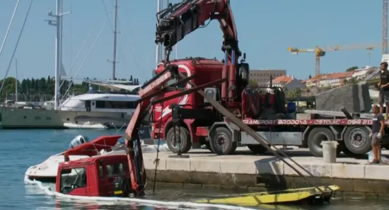 Nakon dramatičnog jutra na splitskoj Rivi, kamion uspješno izvučen iz mora: 'Sanirano je 95 posto štete'