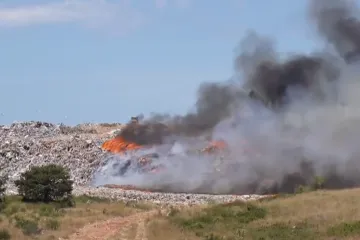 Vatrogasci i dalje gase požar u Diklu: 'Gašenje će trajati čitavu noć i sutrašnji dan'